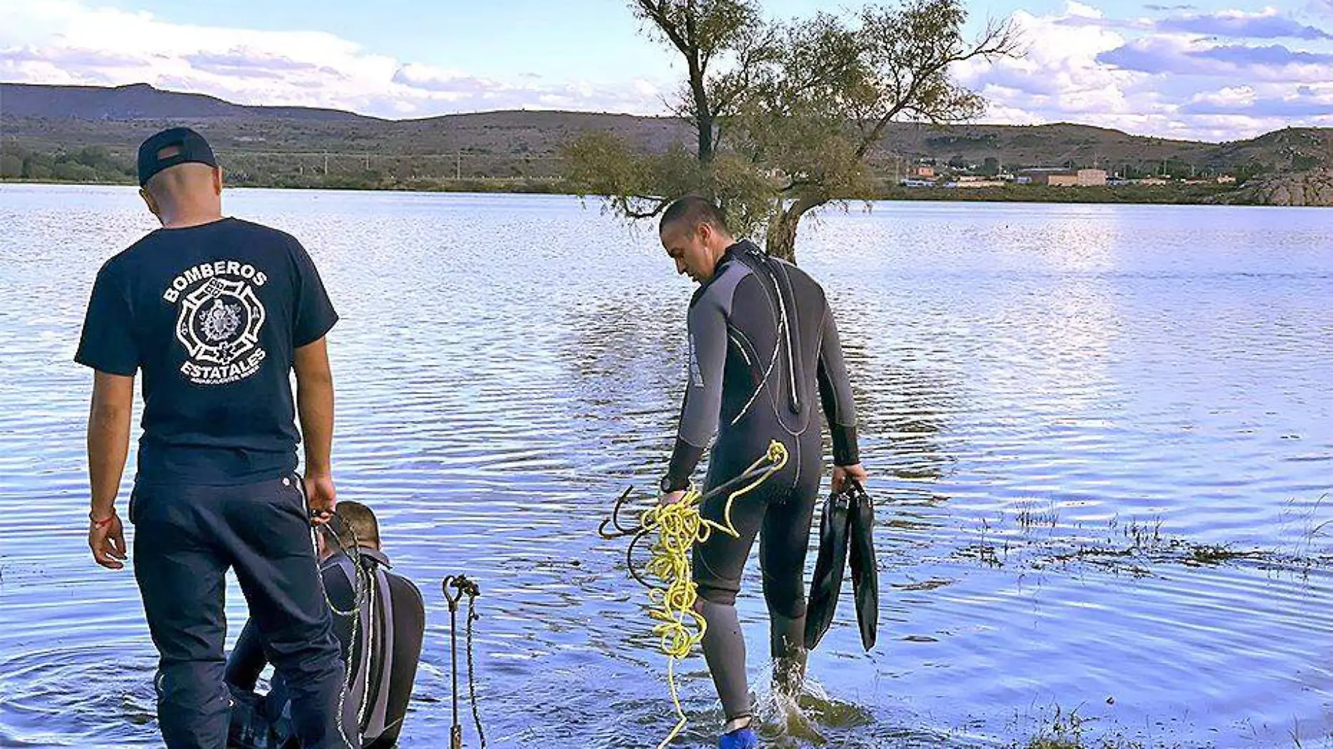 cuerpos de emergencia en presa